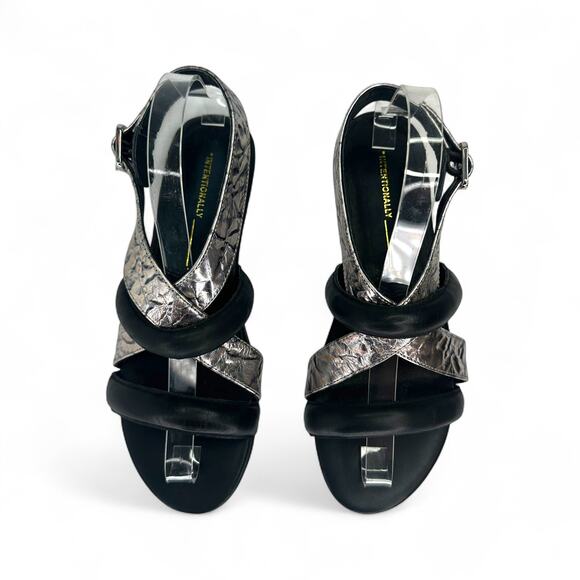 Intentionally Blank Women's Strappy Sandal EU 38 US 7.5-8 Black Silver Crinkle - Picture 2 of 7